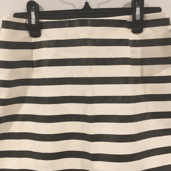 MINKPINK Faux Leather Striped Mini Skirt Size M - Picture 2 of 10
